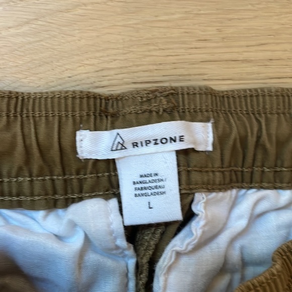 Boys joggers size large - Picture 2 of 4